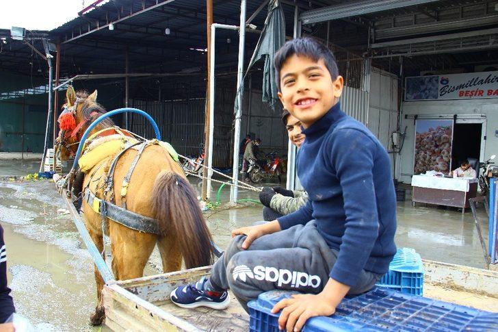 Milyonlarca insanı doyuruyorlar, kendileri ekmeğe muhtaç G1