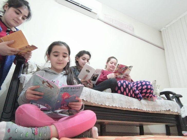 Uzaktan da olsa aynı anda kitap okudular G3