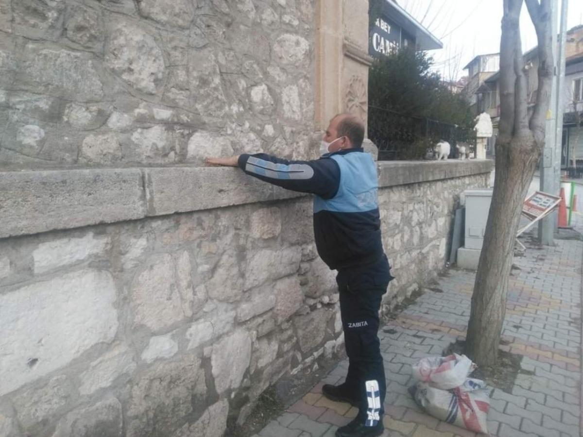 Kuşlar i&ccedil;in buğday dağıtıldı