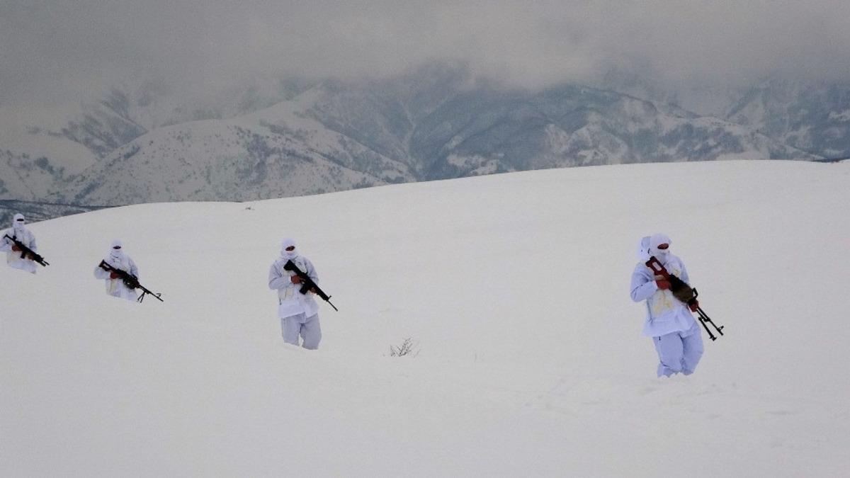 Şenyayla&rsquo;yı ter&ouml;ristlere dar eden kahramanlar, dondurucu soğukta vatan n&ouml;beti tutuyor