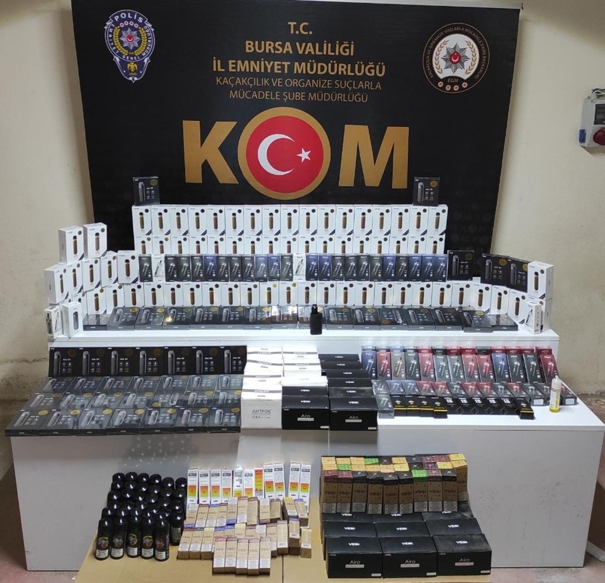 Bursa&rsquo;da g&uuml;mr&uuml;k ka&ccedil;ağı elektronik sigara ve aksesuar operasyonu
