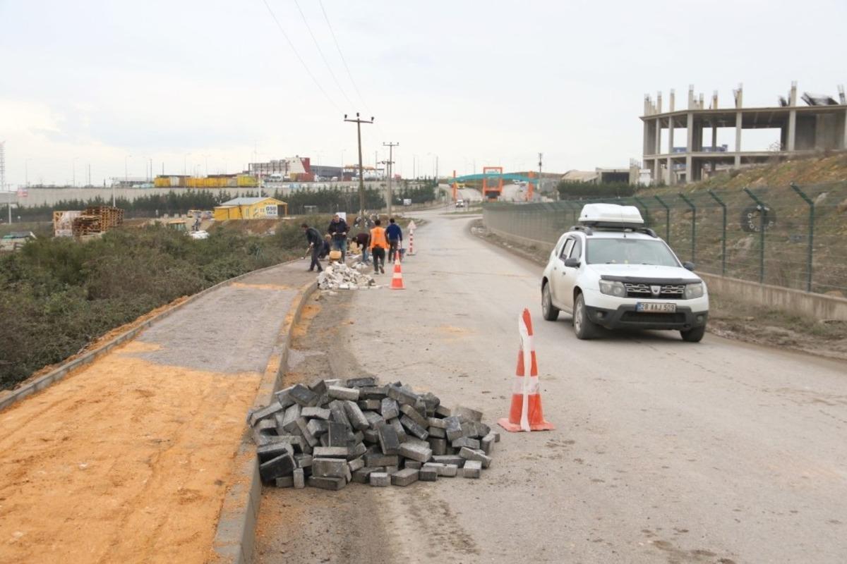 Dilovası &Ccedil;erkeşli Caddesi&rsquo;nde yaya g&uuml;venliği sağlanıyor