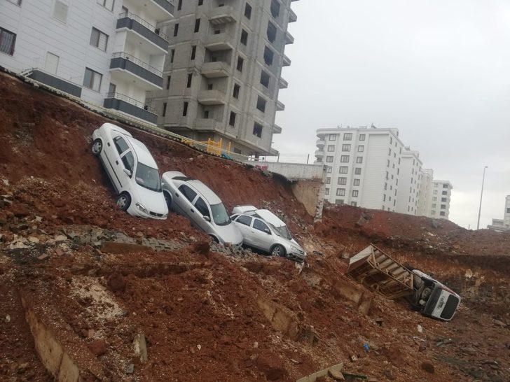 İstinat duvarı yıkıldı araçlar uçuruma yuvarlandı G2