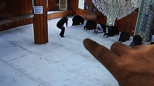 Gaziantep'te akılalmaz olay! Camide namaz kılma taklidi yaparak cep telefonunu çaldı