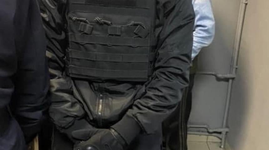 16 yaşında ki bir genç, Navalny protestosunda polislerin arasına sızdı