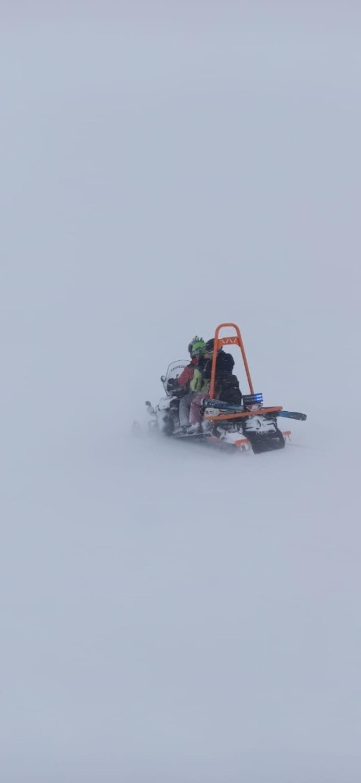 Erciyes&rsquo;te mahsur kalan 100 turist JAK ekiplerince kurtardı