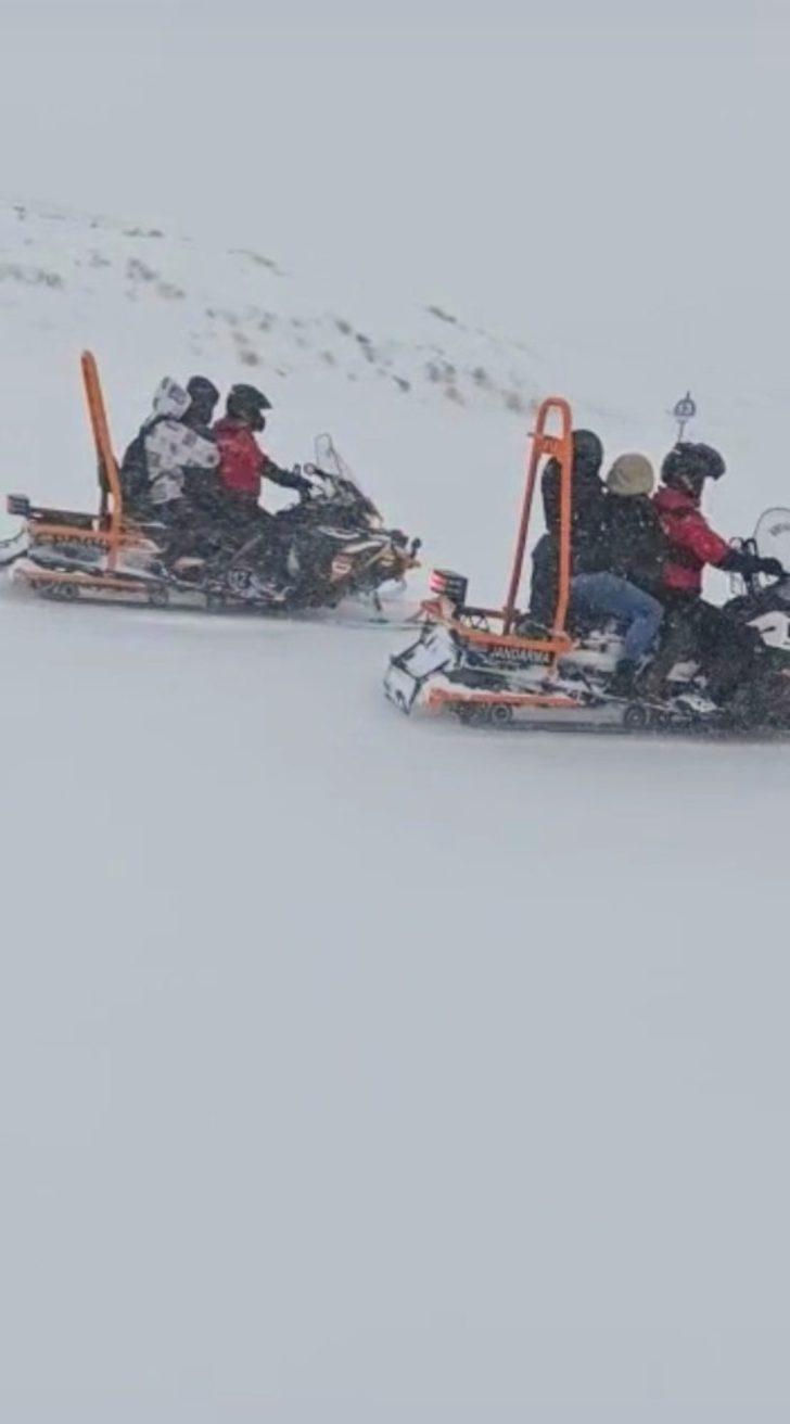 Erciyes’te mahsur kalan 100 turist JAK ekiplerince kurtardı G3