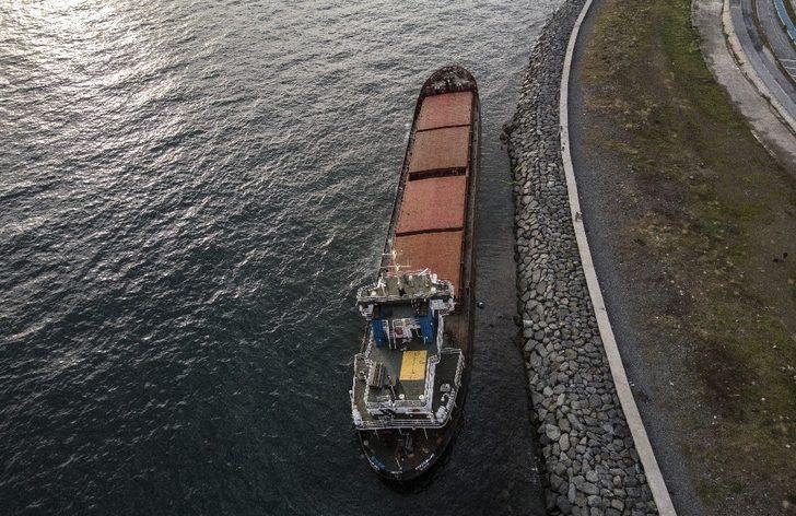 Zeytinburnu’nda karaya oturan gemi kurtarılmayı bekliyor G2