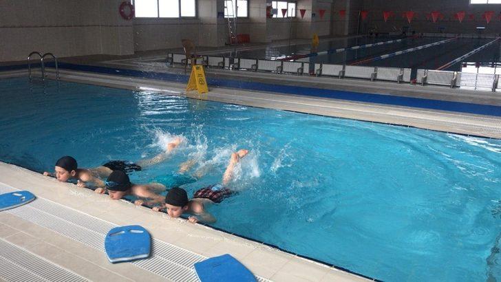 Düzce’de yüzme kursları pandemi önlemleri eşliğinde sürüyor G2