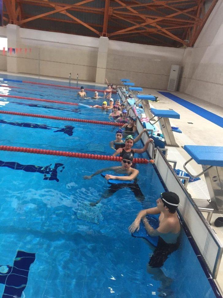 Düzce’de yüzme kursları pandemi önlemleri eşliğinde sürüyor G4