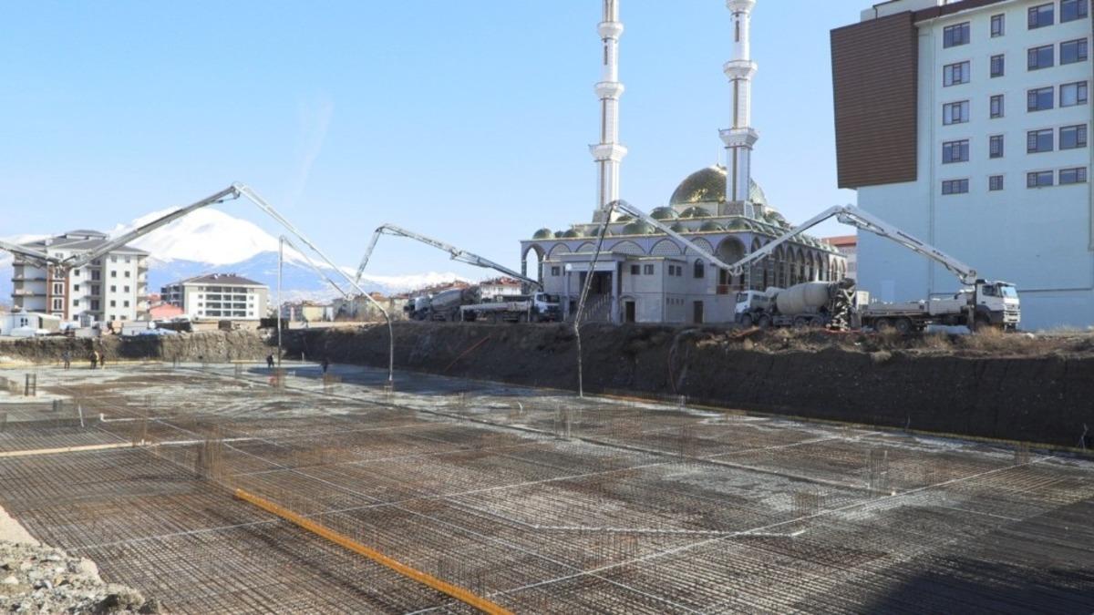 M&uuml;ft&uuml;l&uuml;k otoparkının zemin betonu d&ouml;k&uuml;ld&uuml;