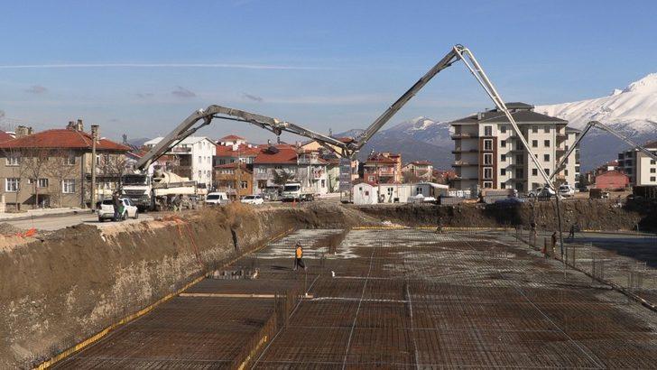 Müftülük otoparkının zemin betonu döküldü G2