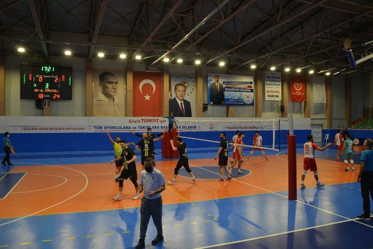 Korkuteli Belediyespor’un zirve yarışını sünrdürüyor G4