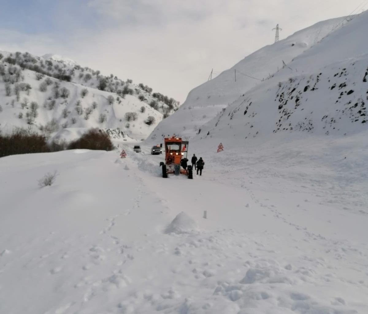 Adıyaman-&Ccedil;elikhan karayoluna &ccedil;ığ d&uuml;şt&uuml;