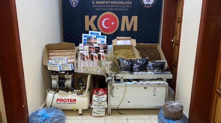 Evlerini sigara imalathanesine d&ouml;n&uuml;şt&uuml;ren 2 kişi yakalandı