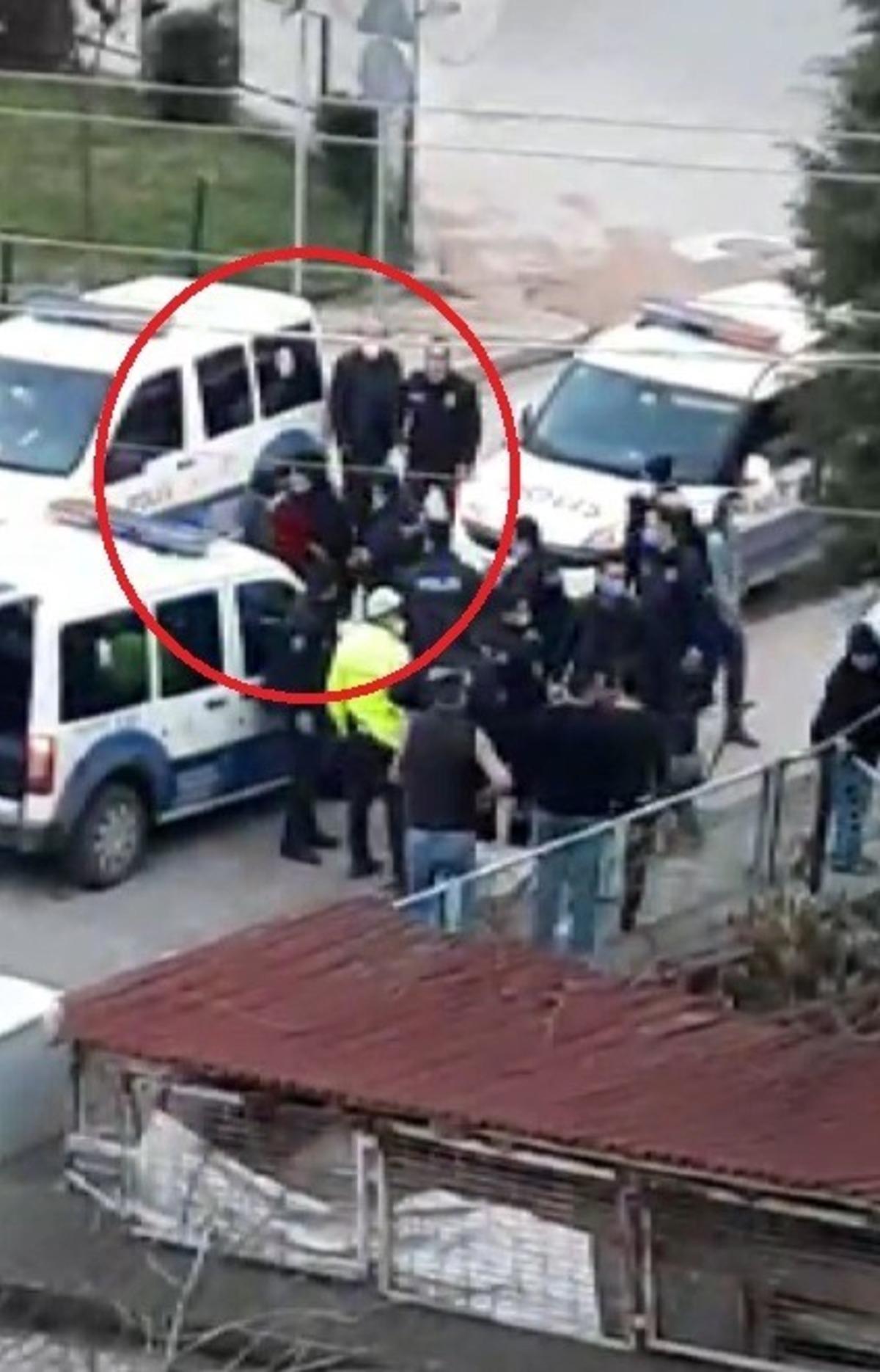 Kavgayı ayırmaya gelen polislere k&uuml;f&uuml;r edenler g&ouml;zaltına alındı