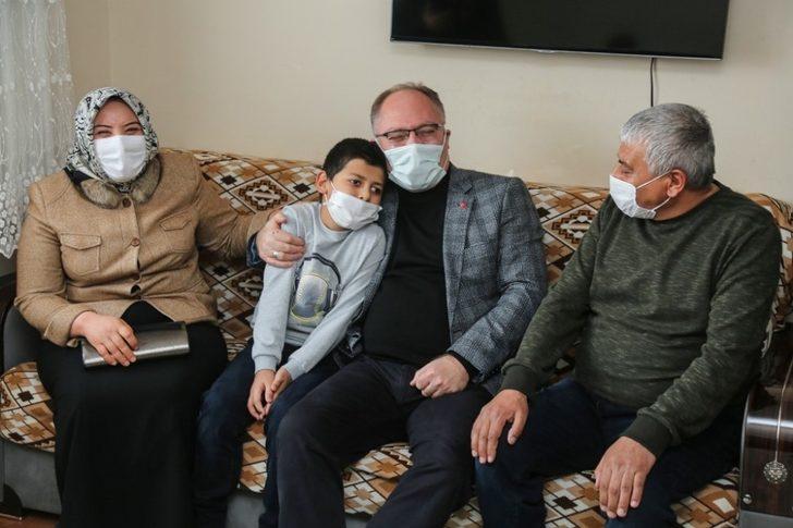 Başkan’dan karne sürprizi, Bilgin 2 bin 500 öğrenciye karne hediyesi verdi G2