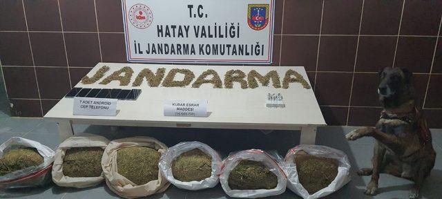 Sınırdan uyuşturucu geçirmeye çalışan 2 kişi yakalandı 1