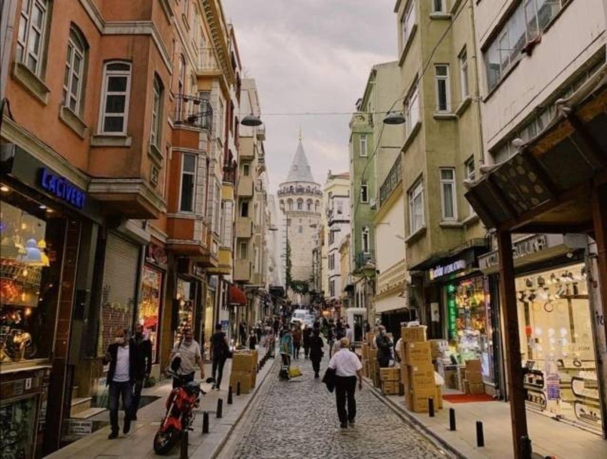 Beyoğlu&rsquo;nda turistlerin en &ccedil;ok ziyaret ettiği cadde yayalaştırılıyor