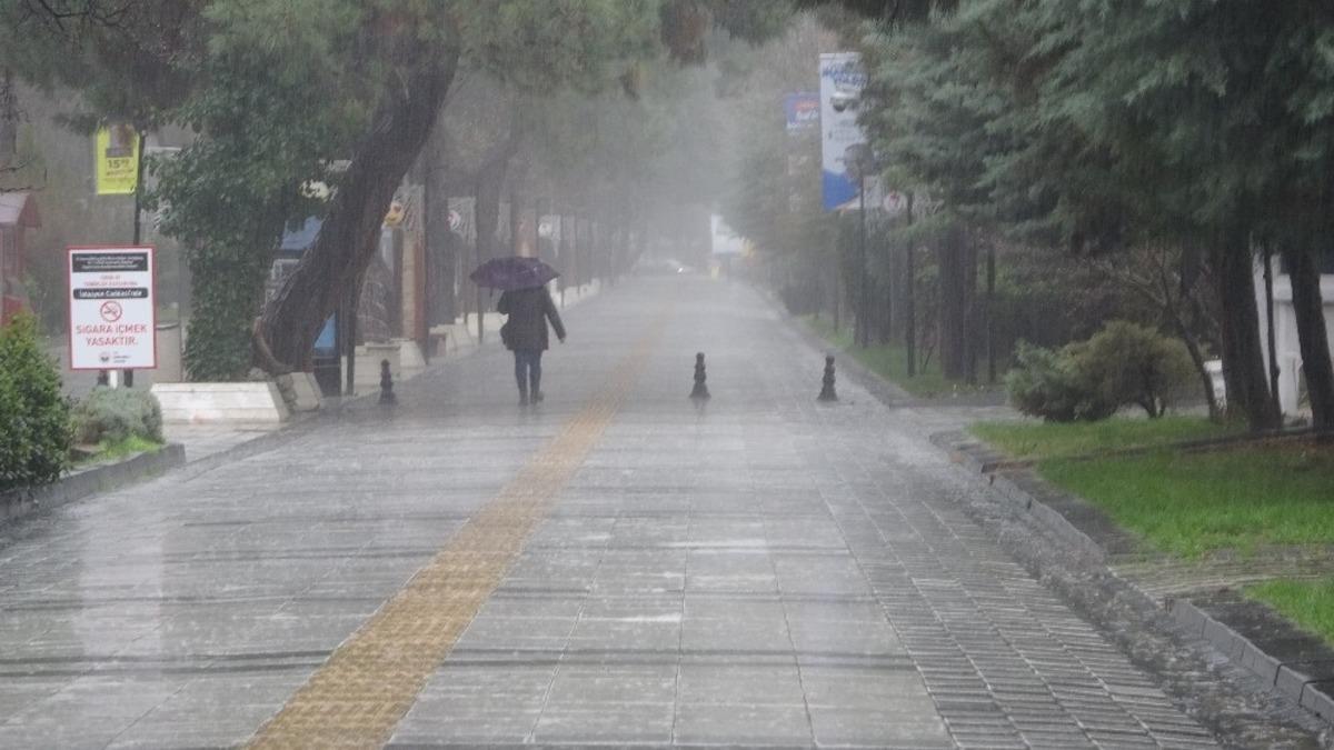 Kırklareli&rsquo;nde sağanak etkili oluyor
