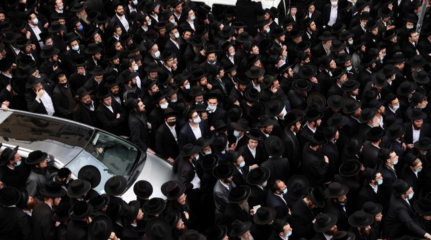 İsrail'deki cenaze töreni tüm dünyayı şoke etti! Koronavirüs salgını hiçe sayıldı