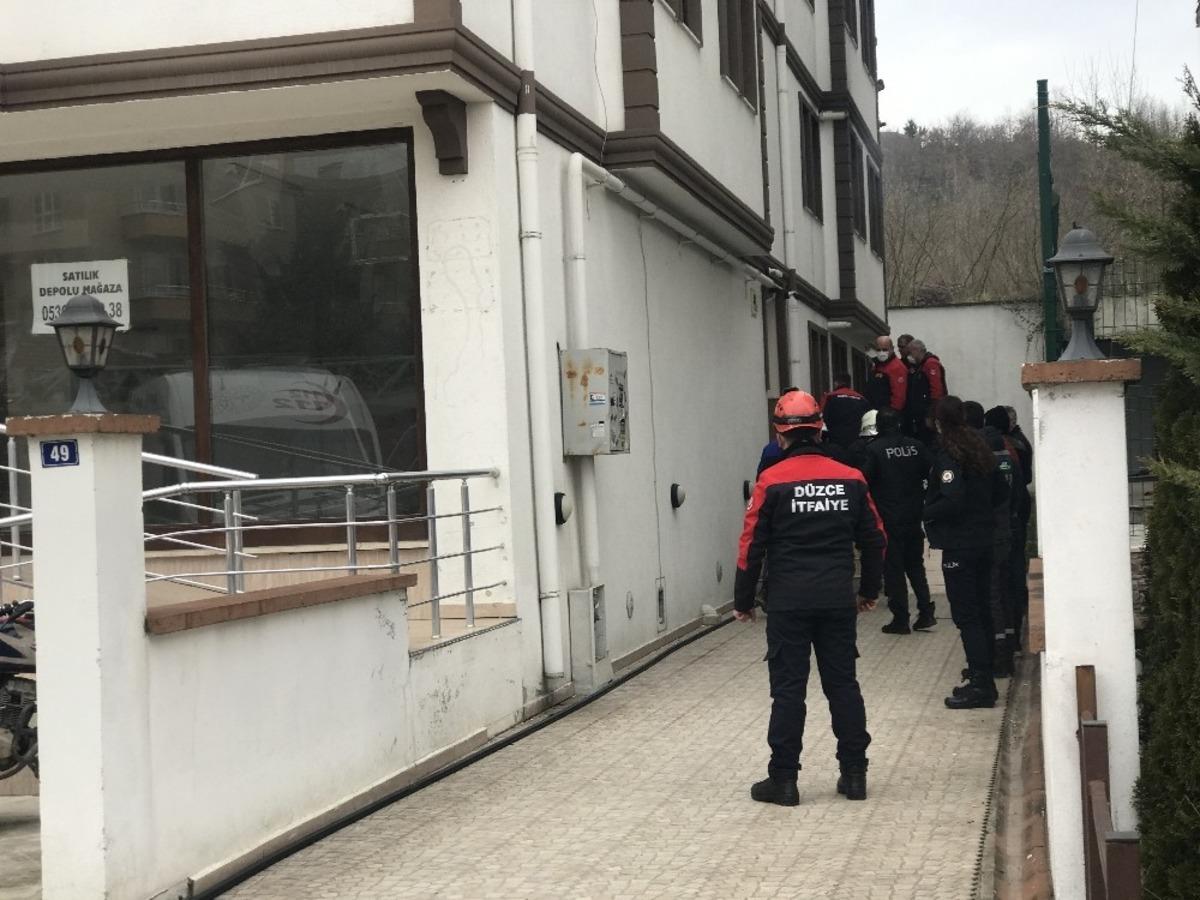 &Ccedil;ıkan yangında 3 kişi dumandan etkilendi
