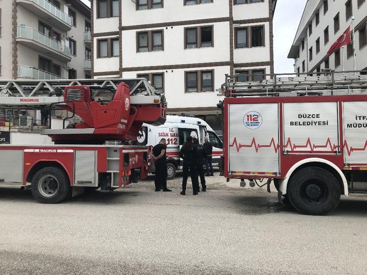 Çıkan yangında 3 kişi dumandan etkilendi G2