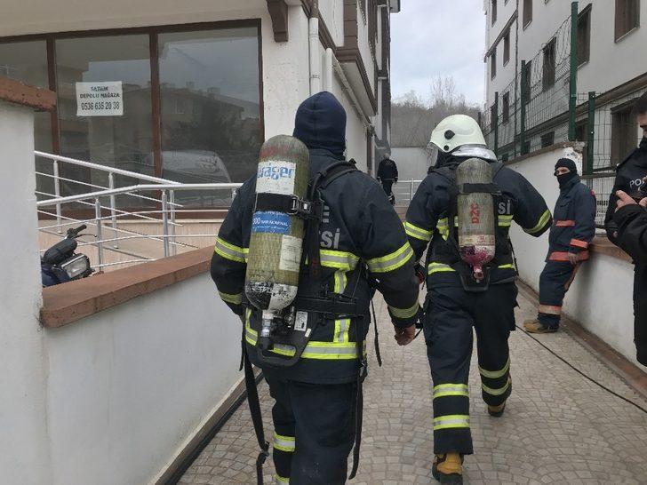 Çıkan yangında 3 kişi dumandan etkilendi G3