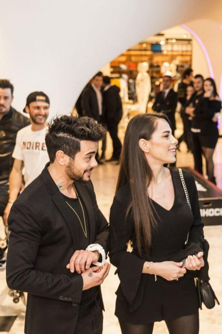 İşte Rüzgar Erkoçlar'ın düğün davetiyesi G5