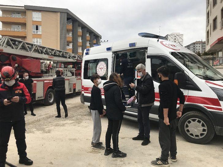 Çıkan yangında 3 kişi dumandan etkilendi G4