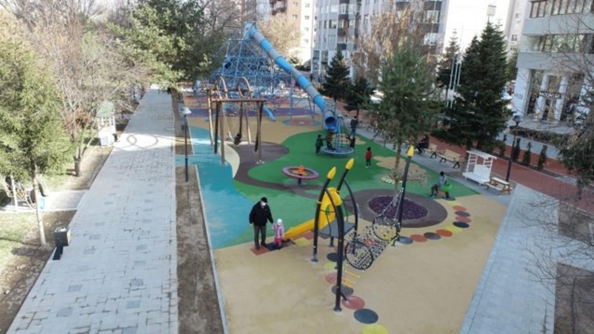 Melikgazi&rsquo;nin parklarında &ccedil;ocuklar &ccedil;ok mutlu