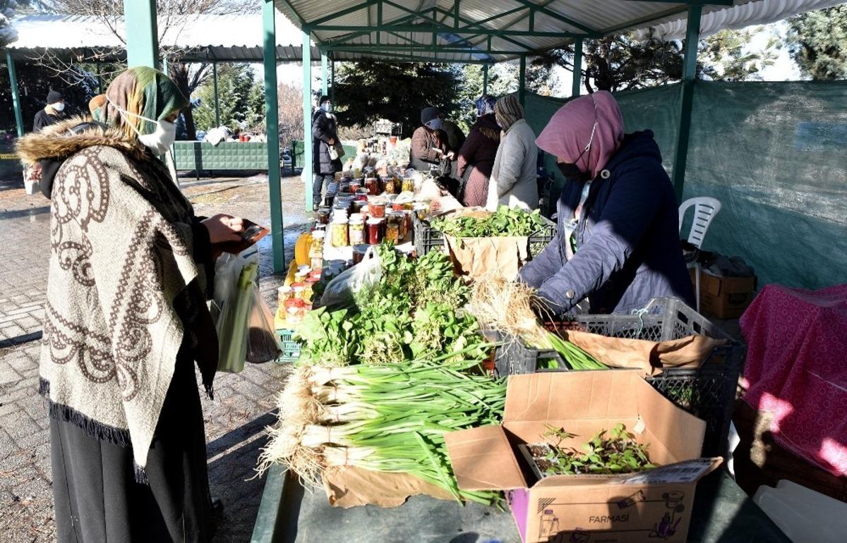 Doğal &uuml;r&uuml;nler haftada 3 g&uuml;n kent halkı ile buluşuyor