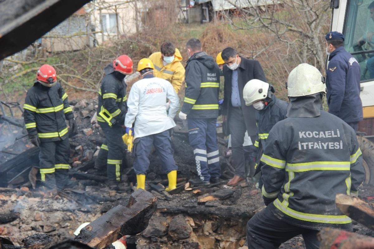 Yanan ahşap evde hayatını kaybeden kadının cesedine ulaşıldı
