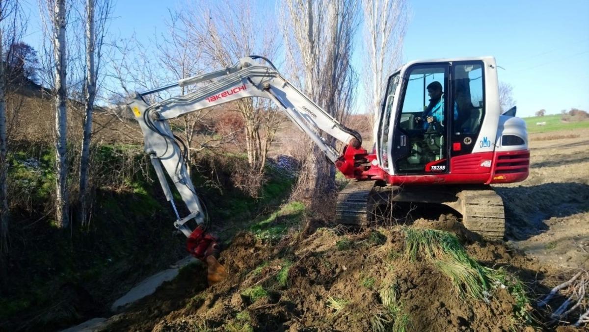 G&ouml;rdes&rsquo;te dere temizlik &ccedil;alışması yapıldı