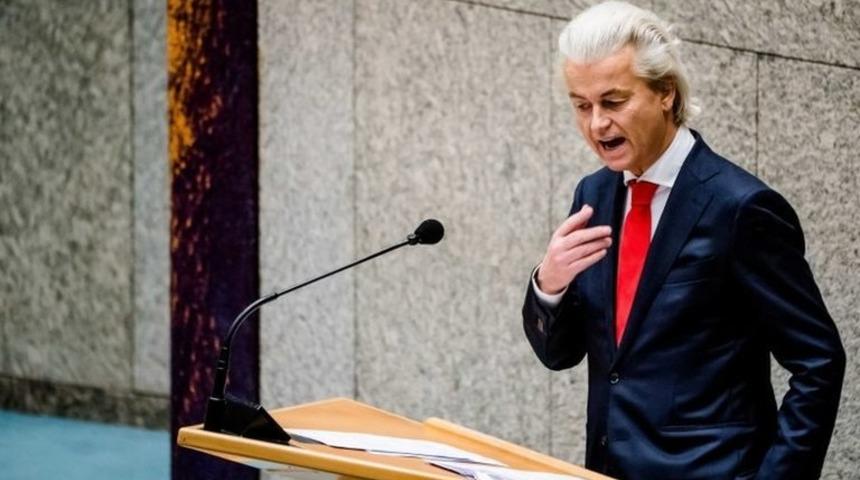 Hollanda'nın önde gelen gazetelerinden Trouw, aşırı sağcı Özgürlük Partisi'nin kapatılmasını istedi