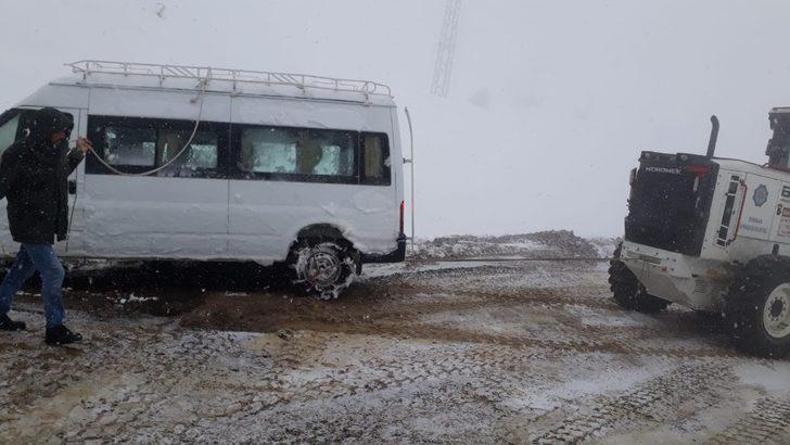 Diyarbakır Büyükşehir Belediyesi, karla mücadele çalışmalarını sürdürüyor G3