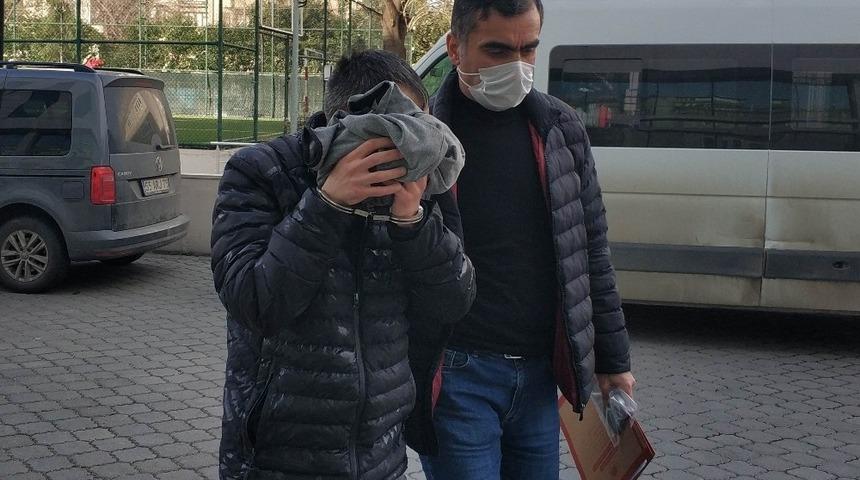 Cezaevinden izinli &ccedil;ıkıp annesini darp eden şahıs adliyede
