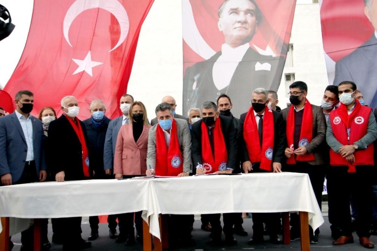 Bayraklı Belediyesinde en d&uuml;ş&uuml;k maaş 5 bin 200 TL oldu