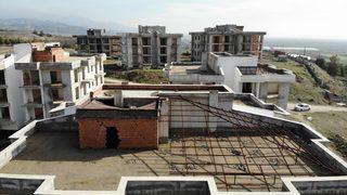 Böyle hırsızlık ne görüldü ne duyuldu! Otelin çatısını çalıp kaçtılar