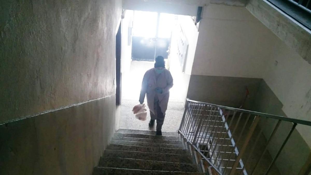 Sincan Belediyesi, ihtiya&ccedil; sahibi kişilere yemek dağıtmaya devam ediyor