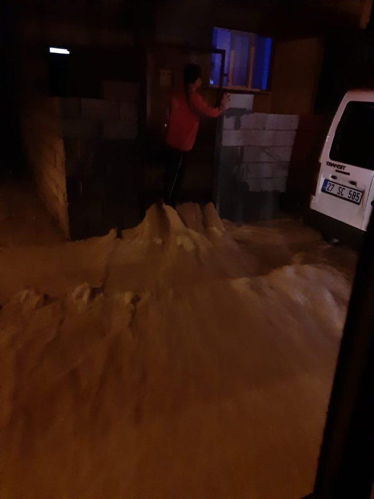 Kahramanmaraş’ta su baskını: 4 vatandaş kurtarıldı G5