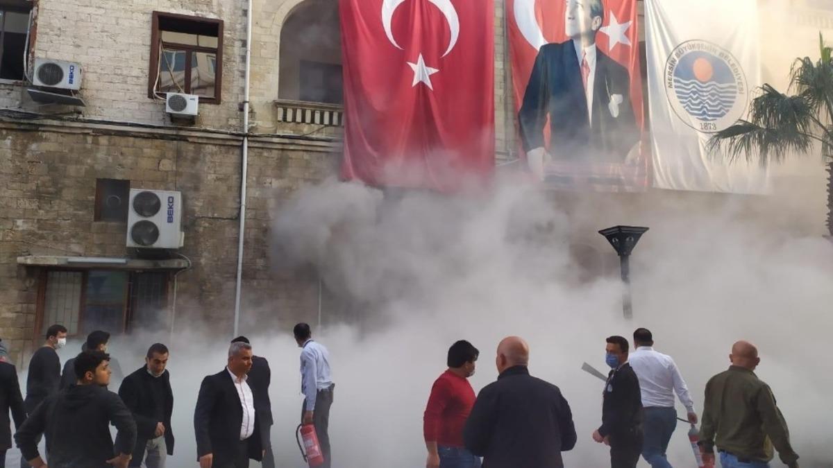 Mersin B&uuml;y&uuml;kşehir Belediyesinde patlama
