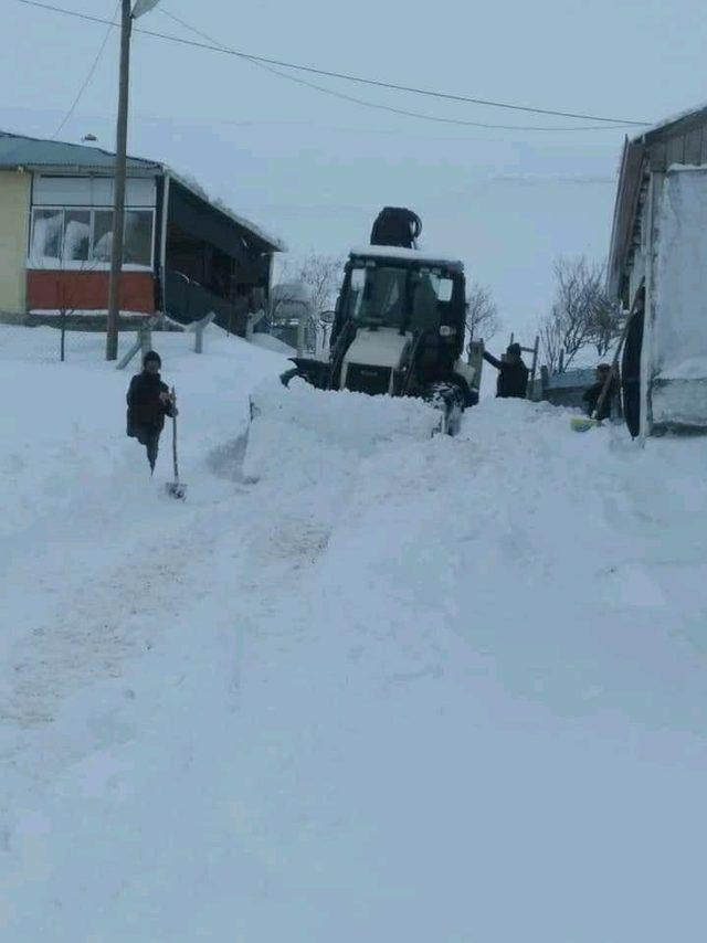 Kuluncak’ta yoğun karla mücadele