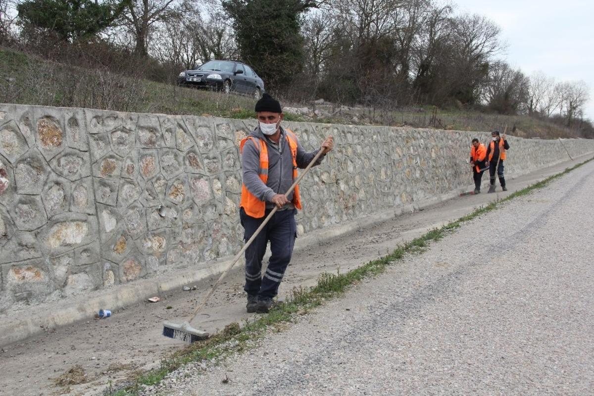Sinop&rsquo;ta ara&ccedil;lardan atılan &ccedil;&ouml;pler &lsquo;pes&rsquo; dedirtiyor