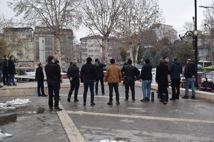 15 Temmuz Meydanı’nda kendini yakmaya çalıştı, polis ikna etti G4