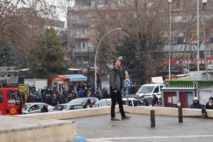 15 Temmuz Meydanı’nda kendini yakmaya çalıştı, polis ikna etti G5