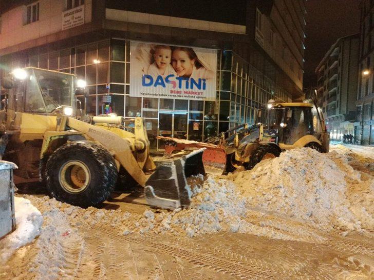 Ağrı Belediyesi ekiplerinin karla mücadelesi sürüyor G4