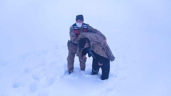 Kırsal alanda donma tehlikesi geçiren vatandaşı jandarma kurtardı G4