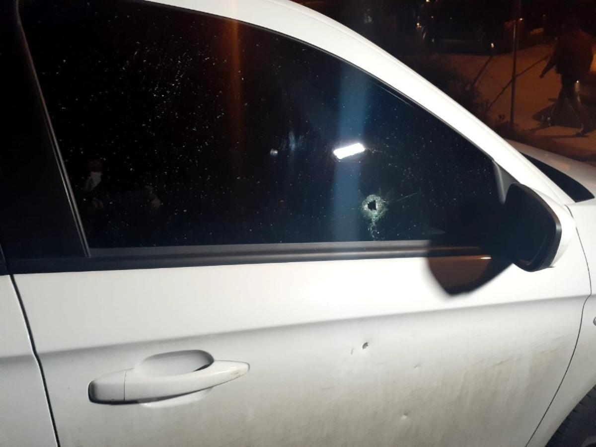 &Uuml;mraniye&rsquo;de ka&ccedil;an ş&uuml;pheliler ile polis arasında nefes kesen kovalamaca