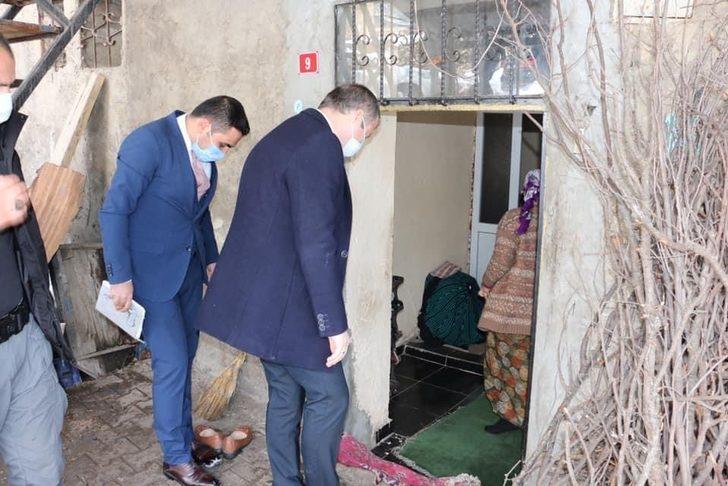 Hizan Kaymakamı Yelek hasta vatandaşların taleplerini evlerinde dinliyor G4